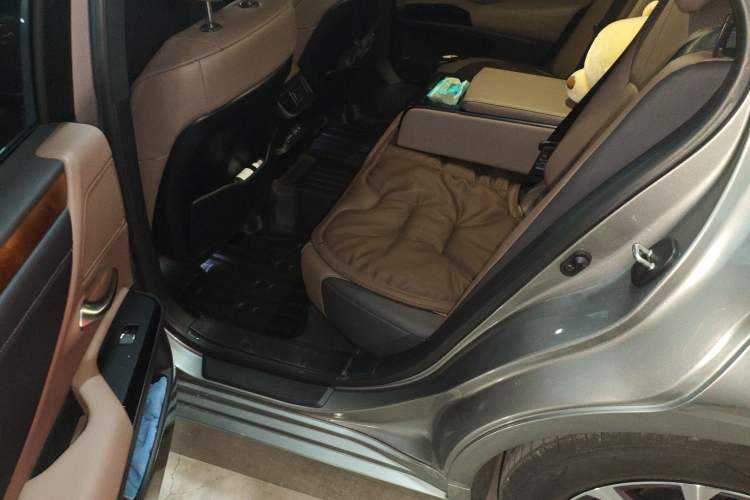 Used Lexus ES 2022 200 Luxury Edition Interior 4