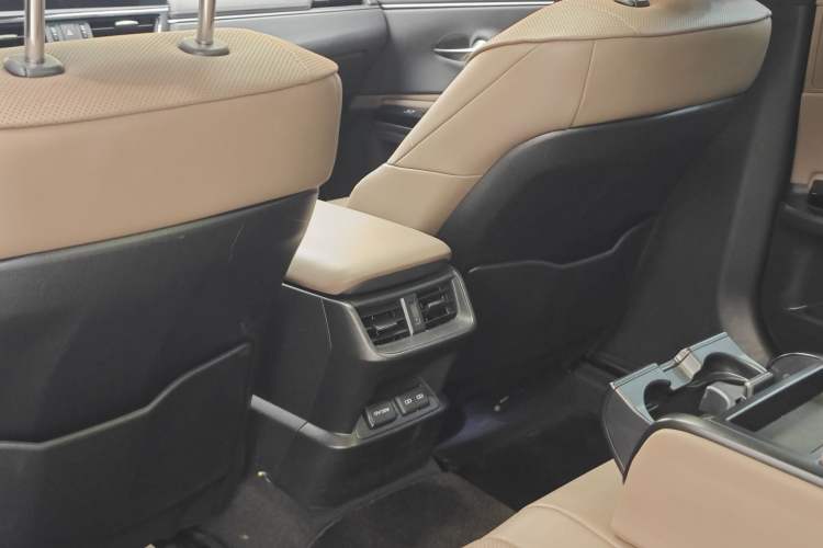 Used Lexus ES 2022 300h Excellence Edition Interior 4