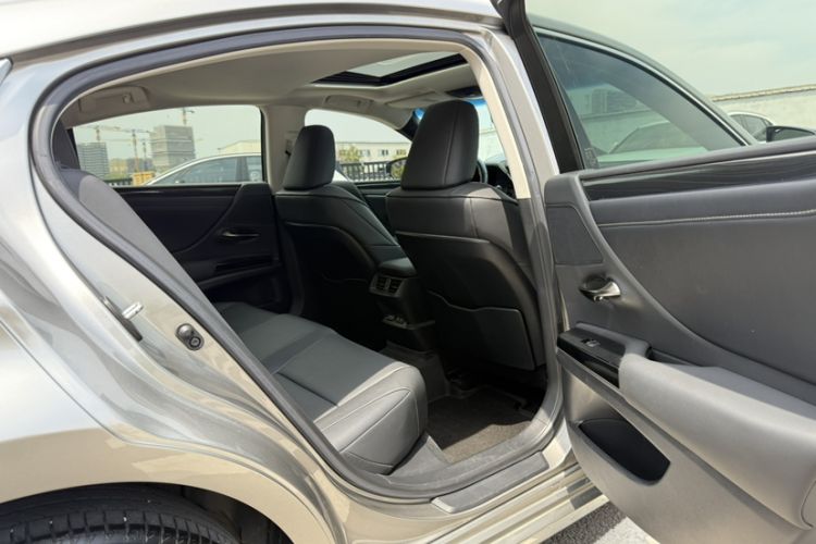 Used Lexus ES 2022 200 Excellence Edition Interior 5