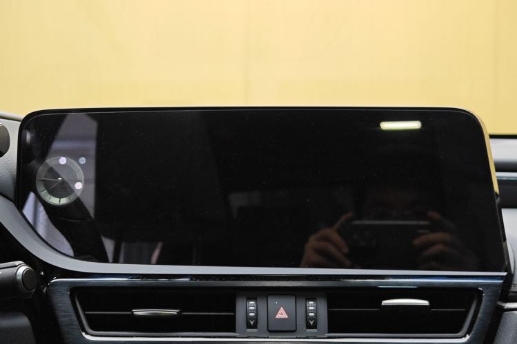 Used Lexus ES 2022 300h Excellence Edition Interior 5