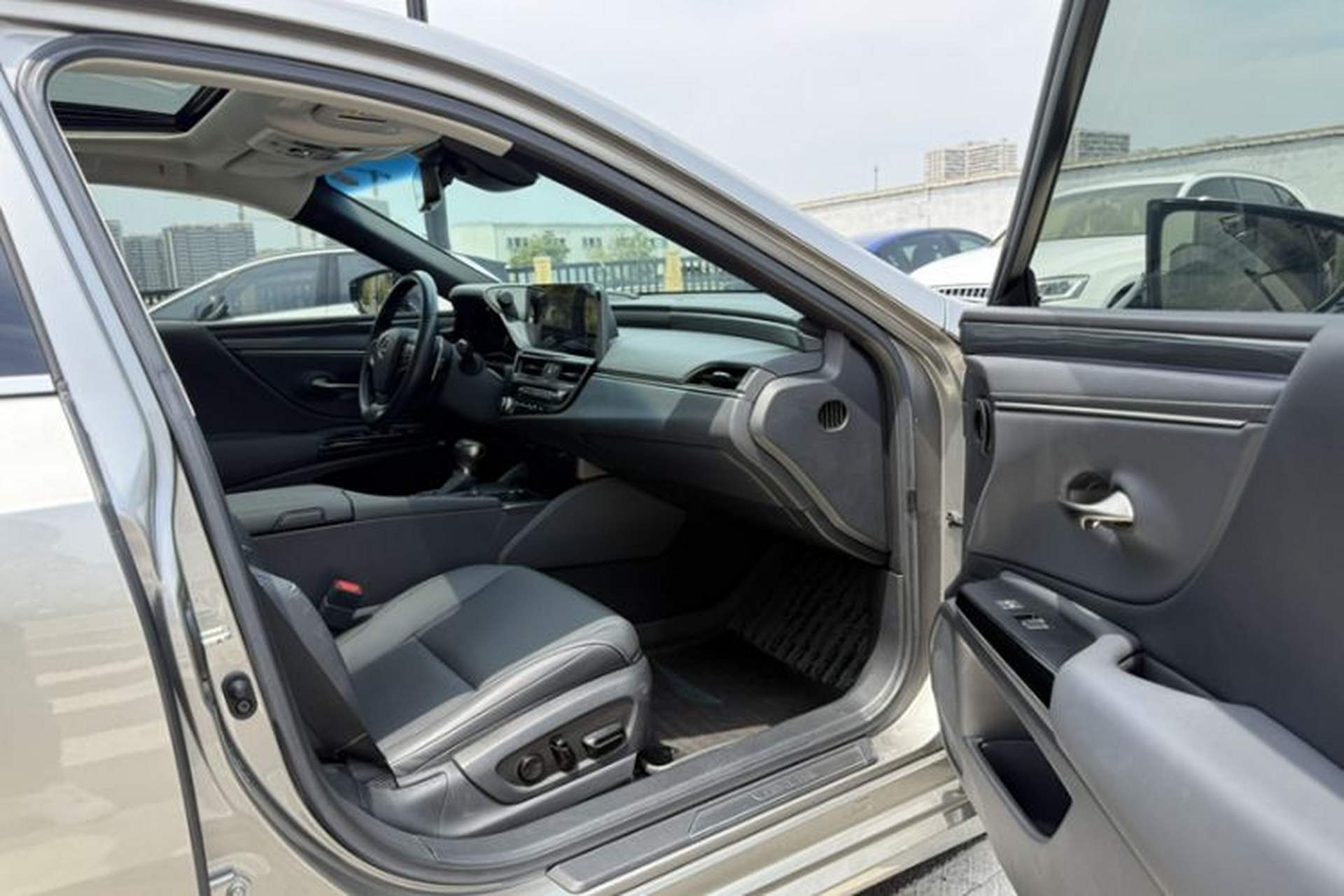 Used Lexus ES 2022 200 Excellence Edition Interior 6