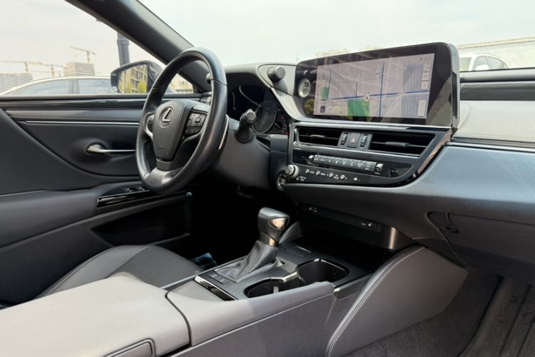 Used Lexus ES 2022 200 Excellence Edition Interior 7