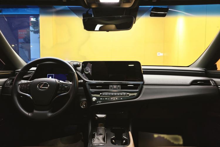Used Lexus ES 2022 300h Excellence Edition Interior 7