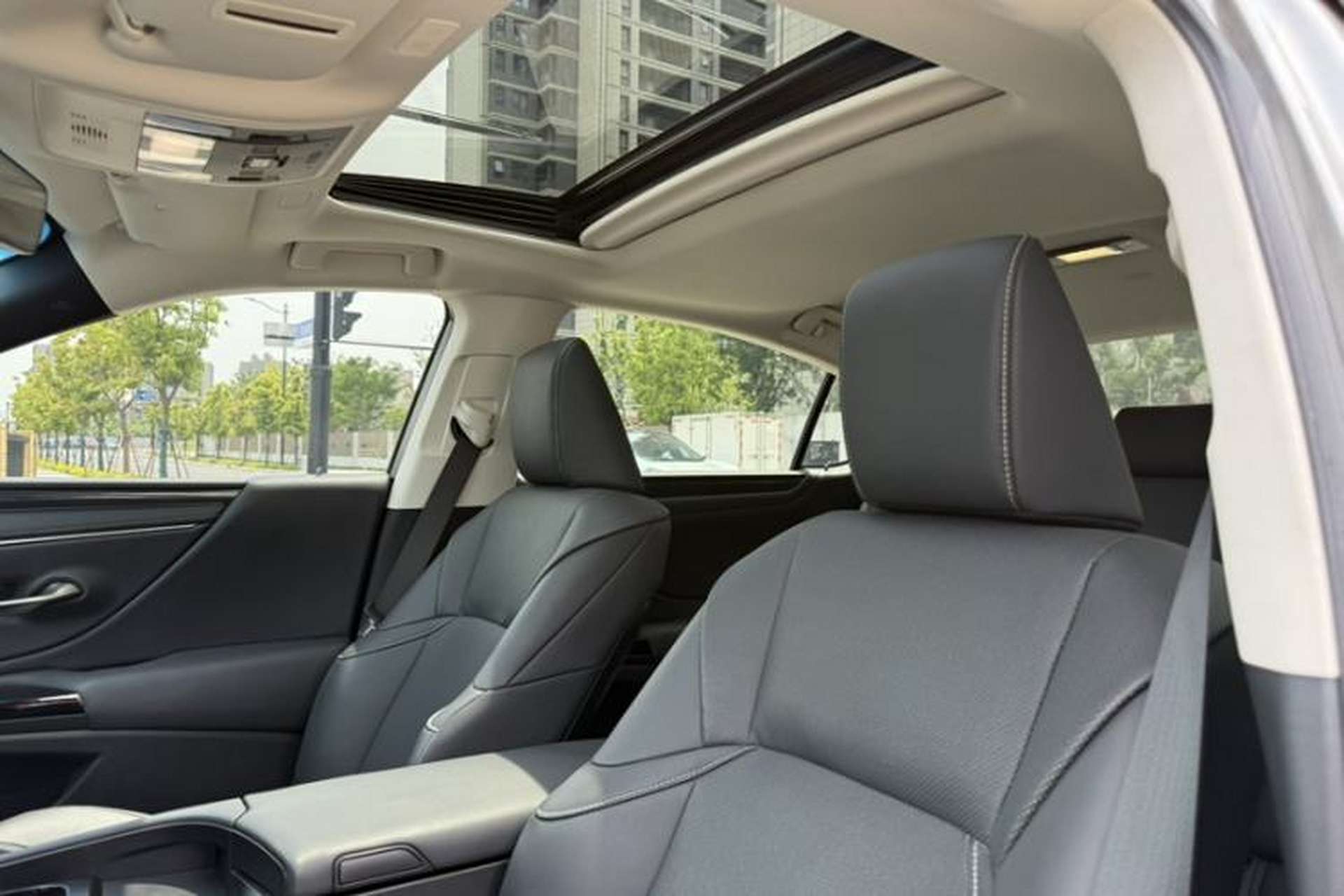 Used Lexus ES 2022 200 Excellence Edition Interior 8