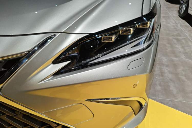 Used Lexus ES 2022 300h Deluxe Edition Left Front Headlight
