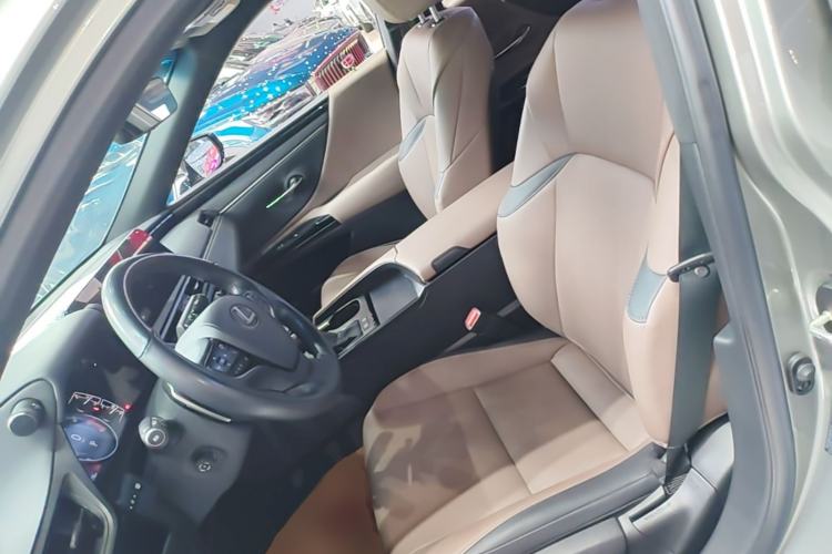 Used Lexus ES 2022 200 Excellence Edition Left Front Seat