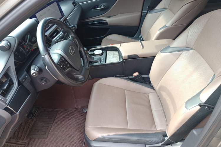 Used Lexus ES 2022 300h Deluxe Edition Left Front Seat