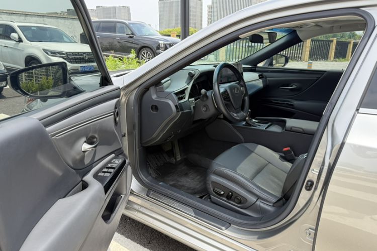 Used Lexus ES 2022 200 Excellence Edition Left Front Seat