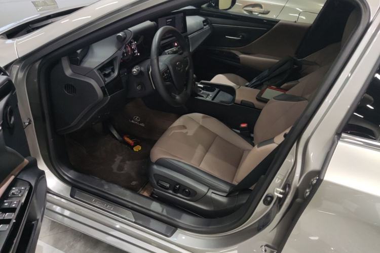 Used Lexus ES 2022 300h Excellence Edition Left Front Seat