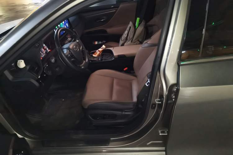 Used Lexus ES 2022 200 Excellence Edition Left Front Seat