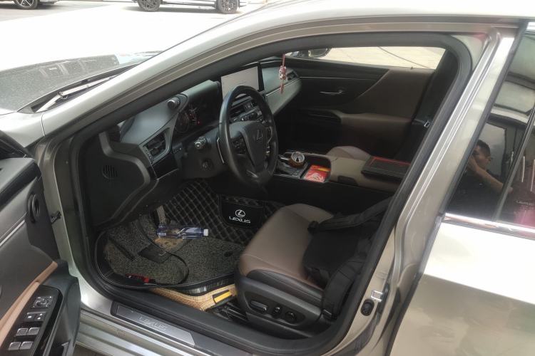 Used Lexus ES 2022 200 Excellence Edition Left Front Seat
