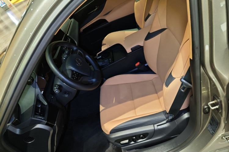 Used Lexus ES 2022 300h Deluxe Edition Left Front Seat