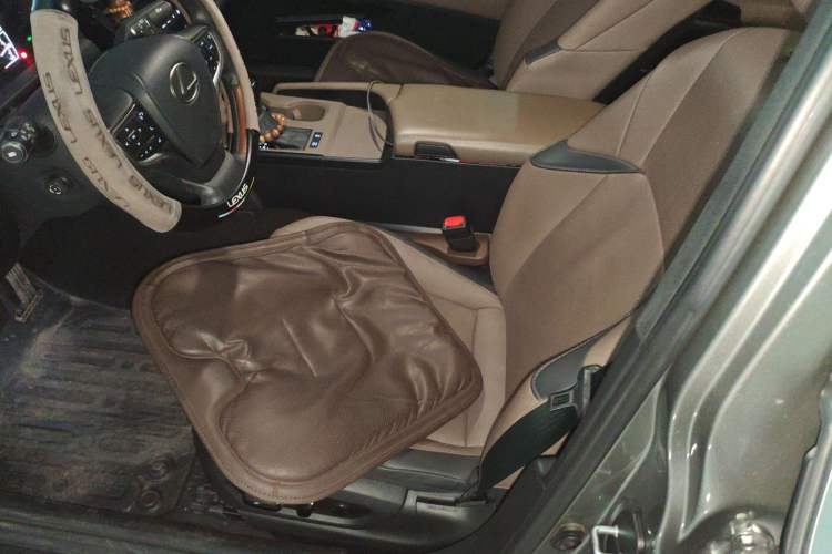 Used Lexus ES 2022 200 Luxury Edition Left Front Seat