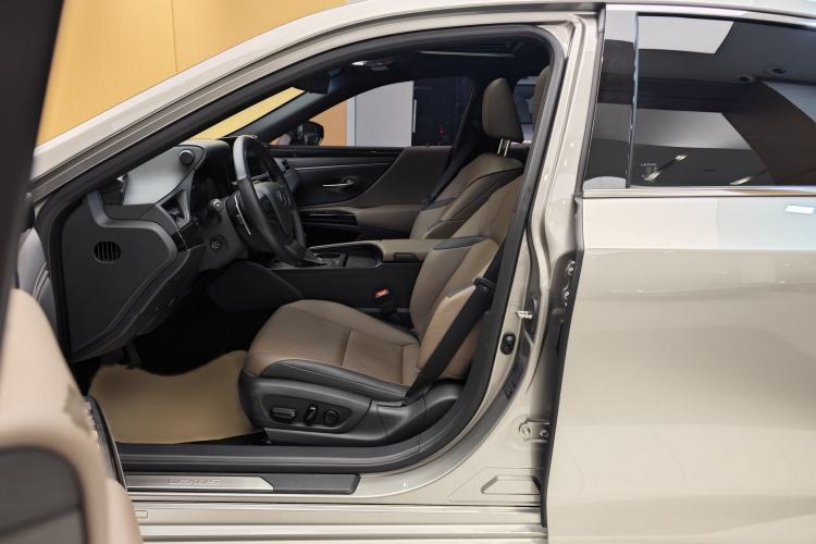 Used Lexus ES 2022 300h Excellence Edition Left Front Seat