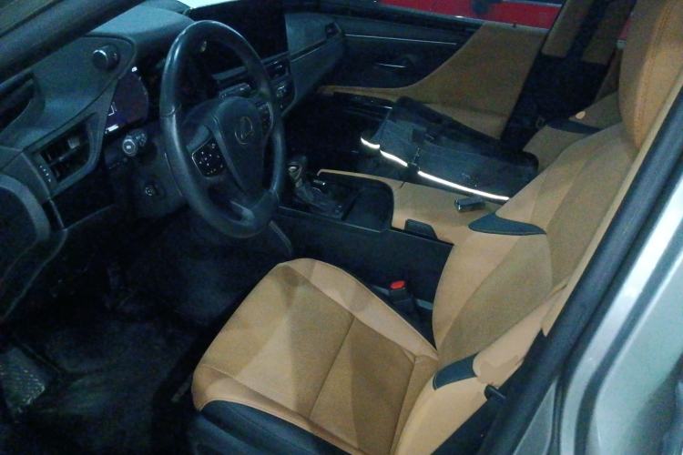 Used Lexus ES 2022 300h Excellence Edition Left Front Seat