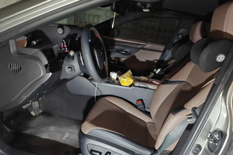 Used Lexus ES 2022 200 Luxury Edition Left Front Seat