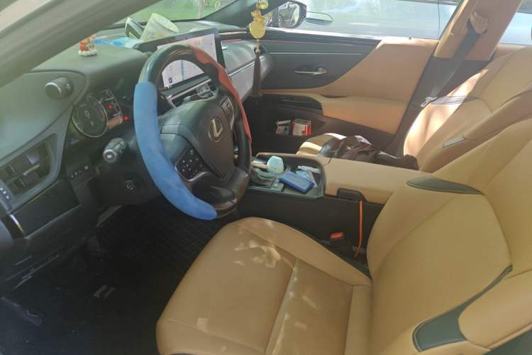 Used Lexus ES 2022 200 Luxury Edition Left Front Seat