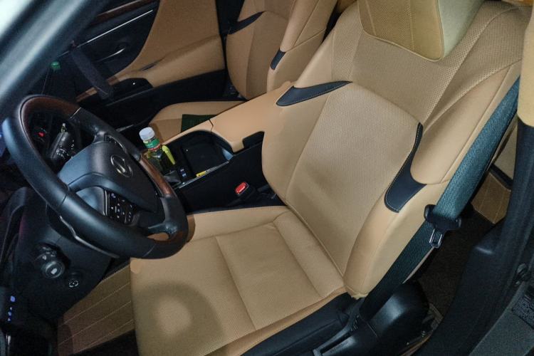 Used Lexus ES 2022 200 Luxury Edition Left Front Seat