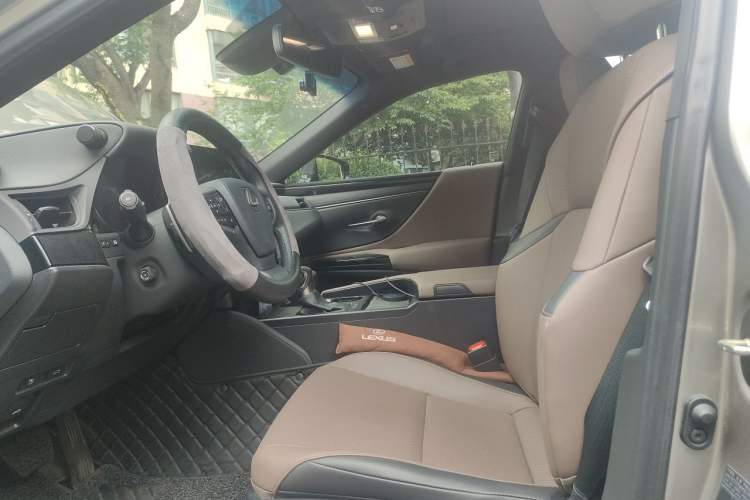 Used Lexus ES 2022 260 Excellence Edition Left Front Seat