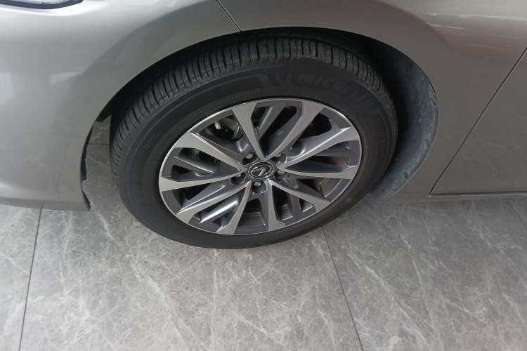 Used Lexus ES 2022 200 Excellence Edition Left Front Wheel Hub
