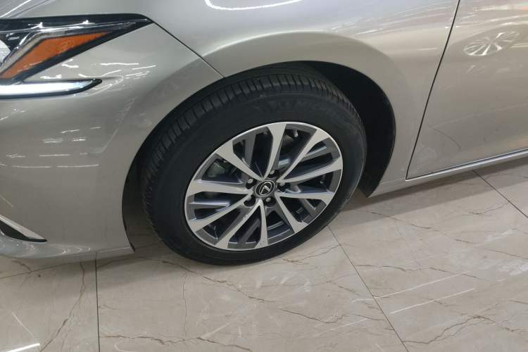 Used Lexus ES 2022 200 Excellence Edition Left Front Wheel Hub