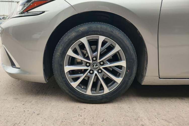 Used Lexus ES 2022 200 Excellence Edition Left Front Wheel Hub