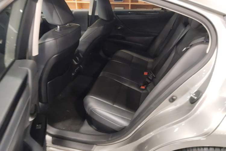 Used Lexus ES 2022 300h Excellence Edition Left Rear Seat