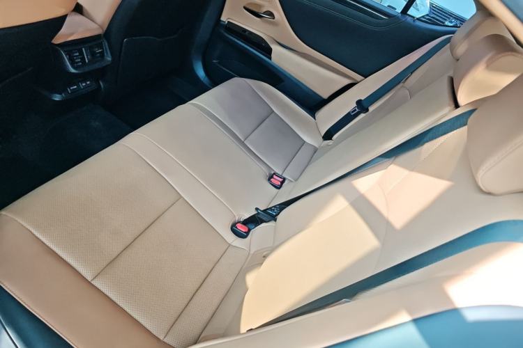 Used Lexus ES 2022 300h Excellence Edition Left Rear Seat