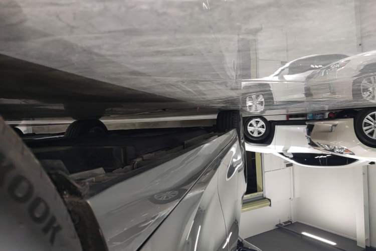 Used Lexus ES 2022 300h Excellence Edition Left Side Sill