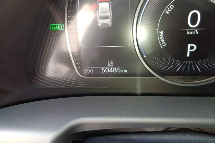 Used Lexus ES 2022 300h Deluxe Edition Odometer Close Up