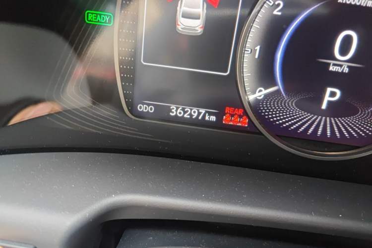 Used Lexus ES 2022 300h Excellence Edition Odometer Close Up