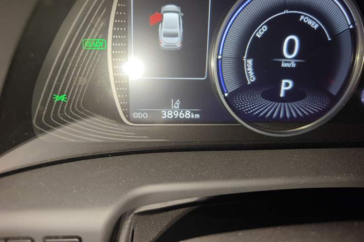 Used Lexus ES 2022 300h Deluxe Edition Odometer Close Up