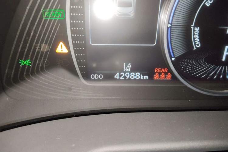 Used Lexus ES 2022 300h Excellence Edition Odometer Close Up