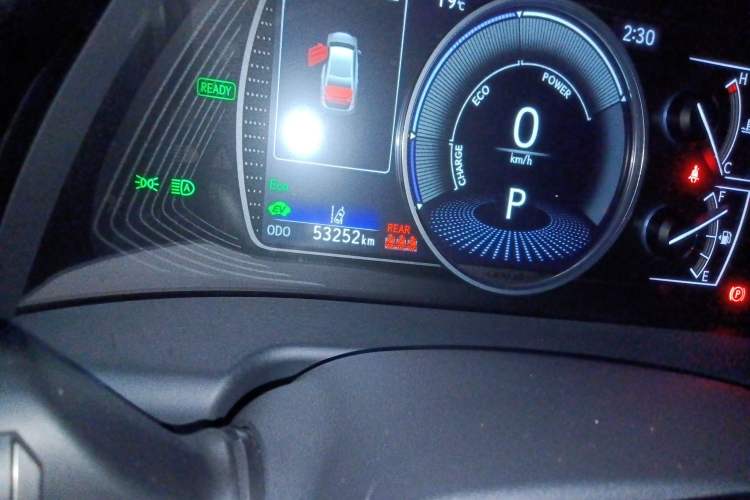Used Lexus ES 2022 300h Excellence Edition Odometer Close Up