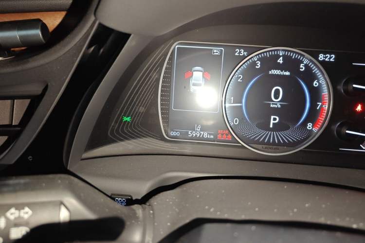 Used Lexus ES 2022 200 Luxury Edition Odometer Close Up