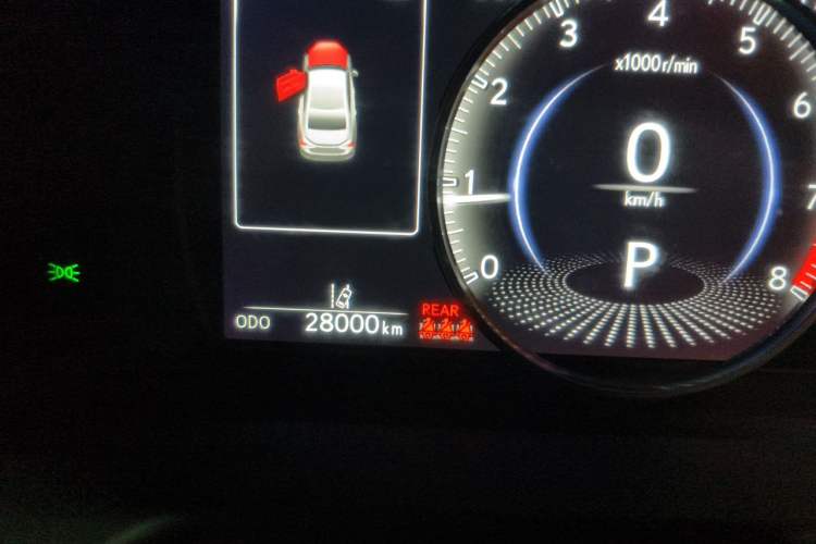Used Lexus ES 2022 200 Luxury Edition Odometer Close Up
