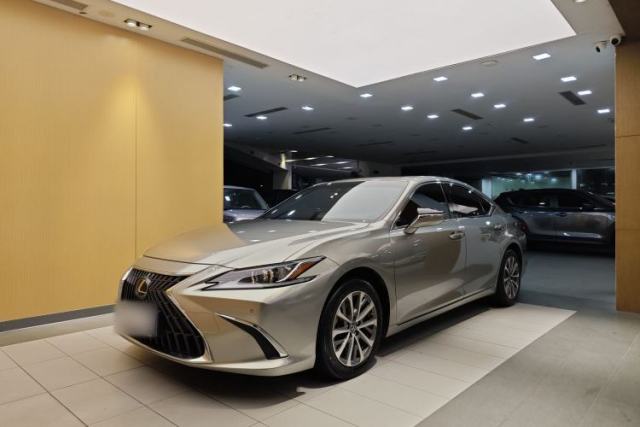Used Lexus ES 2022 300h Excellence Edition