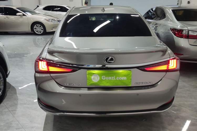 Used Lexus ES 2022 300h Excellence Edition Rear