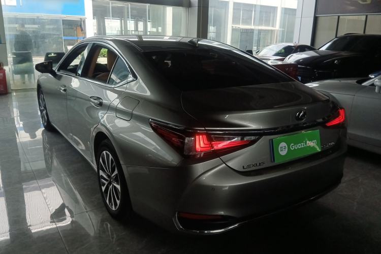 Used Lexus ES 2022 200 Excellence Edition Rear Left 45 Deg