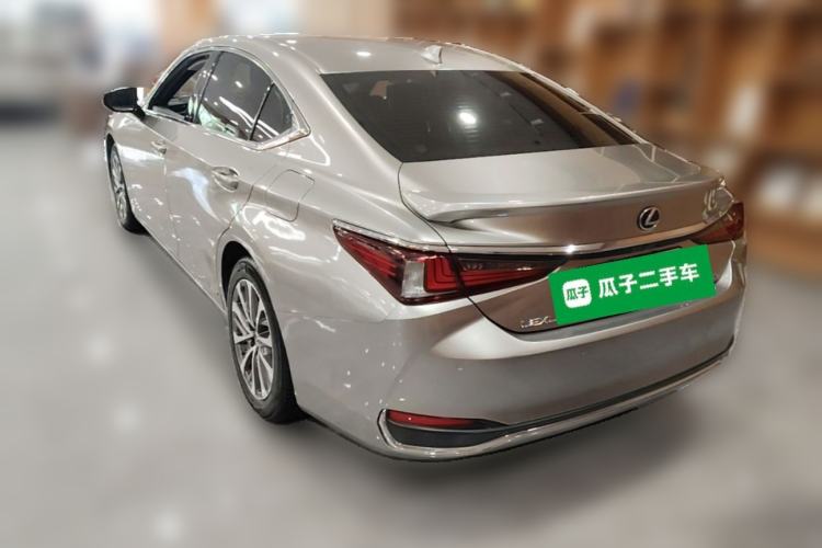 Used Lexus ES 2022 300h Excellence Edition Rear Left 45 Deg
