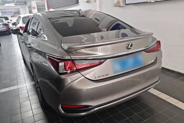 Used Lexus ES 2022 300h Excellence Edition Rear Left 45 Deg