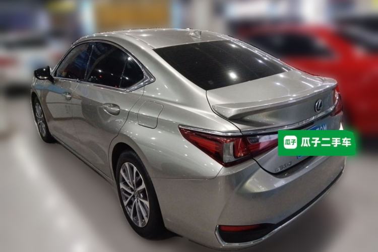 Used Lexus ES 2022 300h Excellence Edition Rear Left 45 Deg