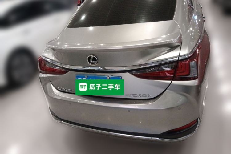 Used Lexus ES 2022 300h Excellence Edition Rear