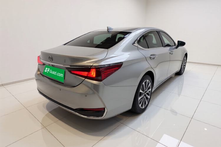 Used Lexus ES 2022 200 Excellence Edition Rear Right 45 Deg