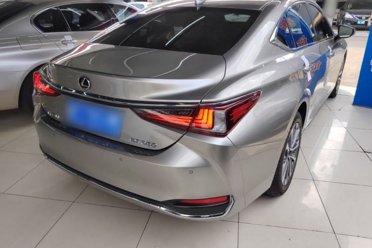 Used Lexus ES 2022 260 Excellence Edition Rear Right 45 Deg