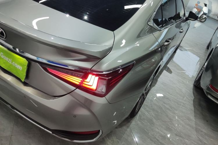 Used Lexus ES 2022 300h Excellence Edition Rear Right 45 Deg