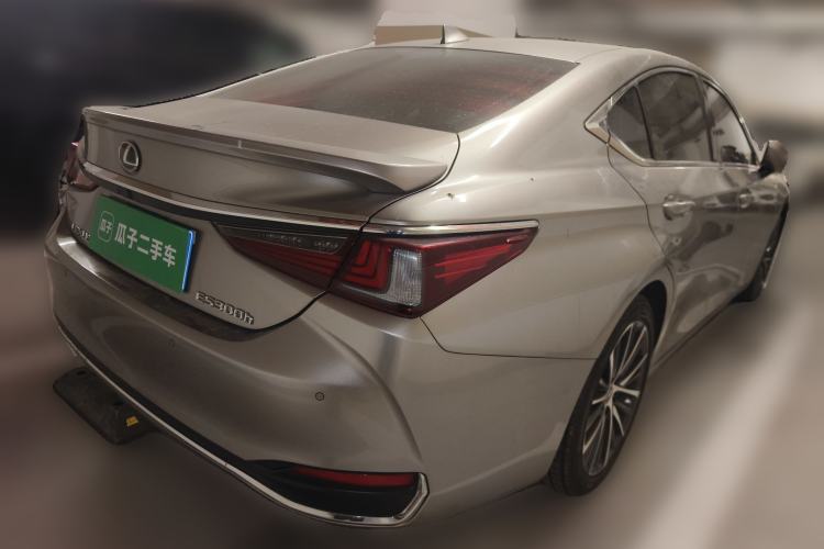 Used Lexus ES 2022 300h Deluxe Edition Rear Right 45 Deg