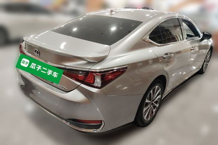 Used Lexus ES 2022 300h Excellence Edition Rear Right 45 Deg