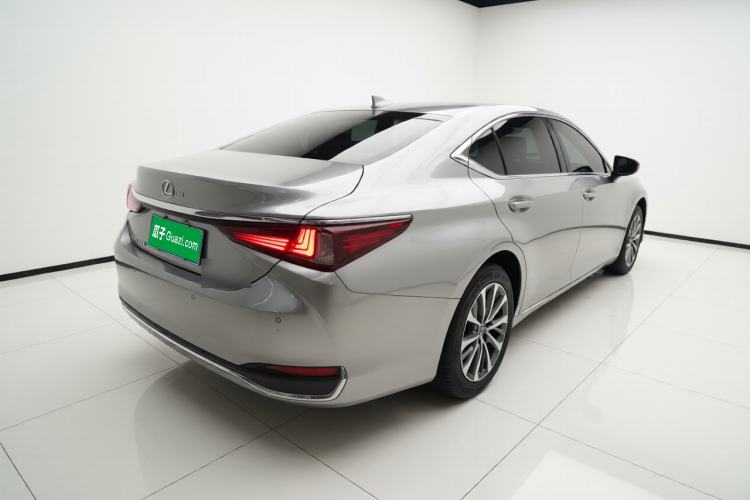 Used Lexus ES 2022 200 Excellence Edition Rear Right 45 Deg