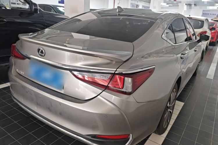 Used Lexus ES 2022 300h Excellence Edition Rear Right 45 Deg